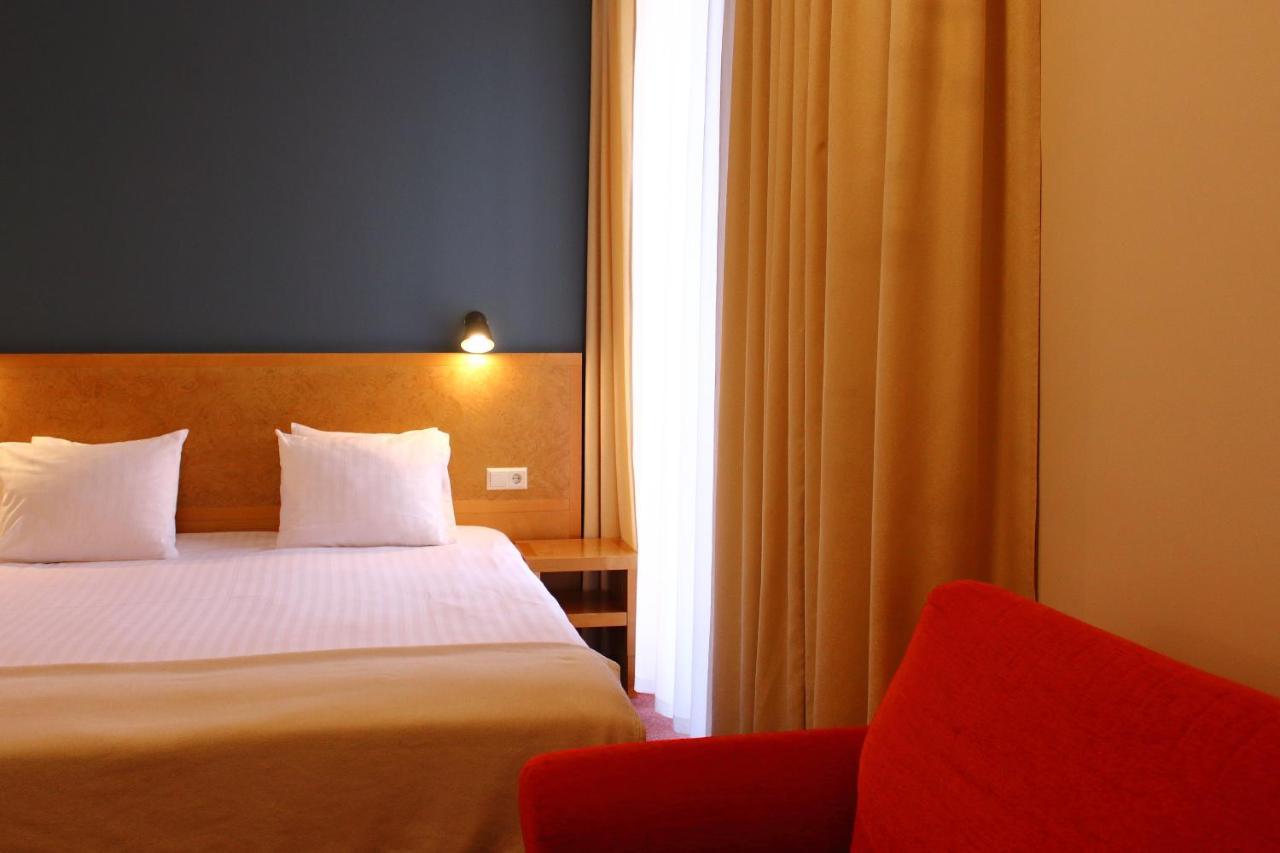 Hotel Kolumbs Liepāja Екстериор снимка