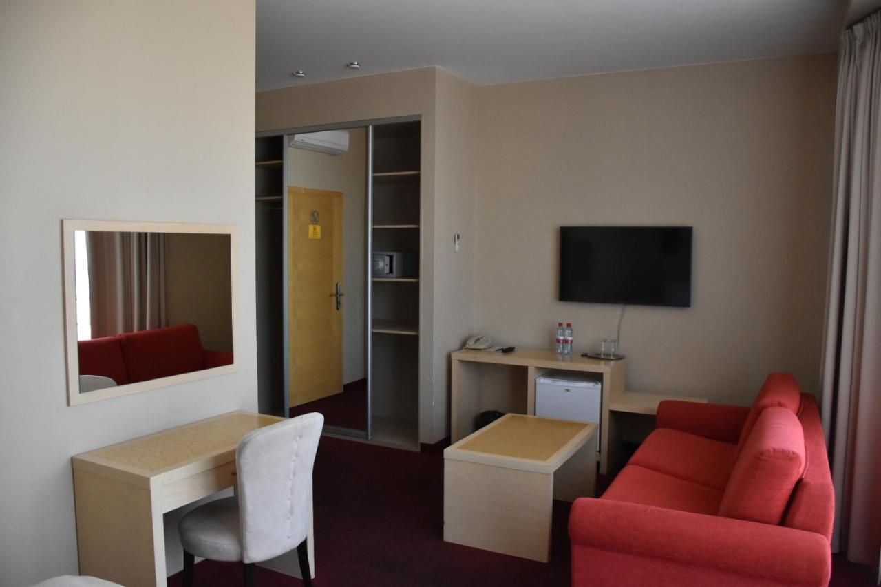 Hotel Kolumbs Liepāja Екстериор снимка