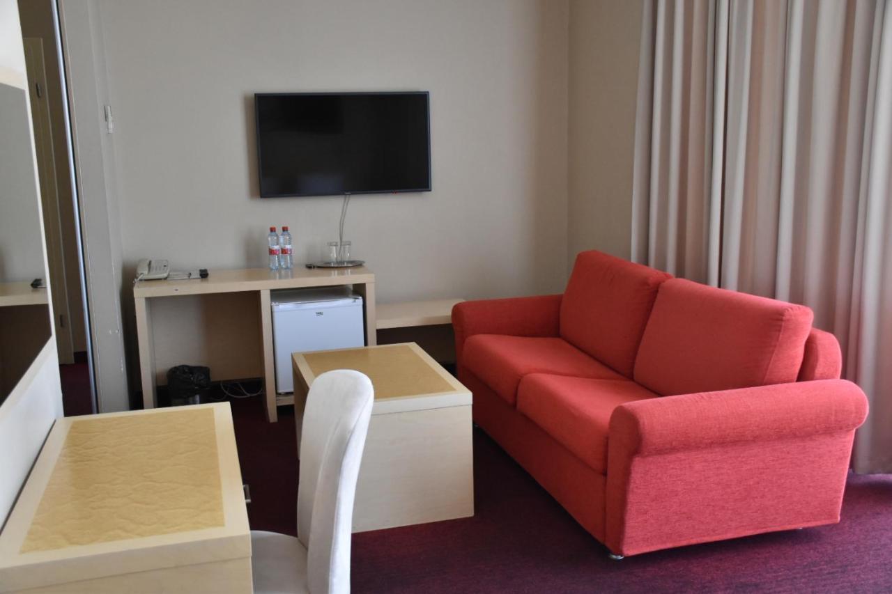 Hotel Kolumbs Liepāja Екстериор снимка